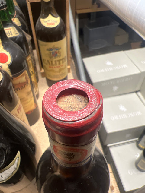 Vecchia Cantina Vino Nobile di Montepulciano 1974 Riserva kapselskada