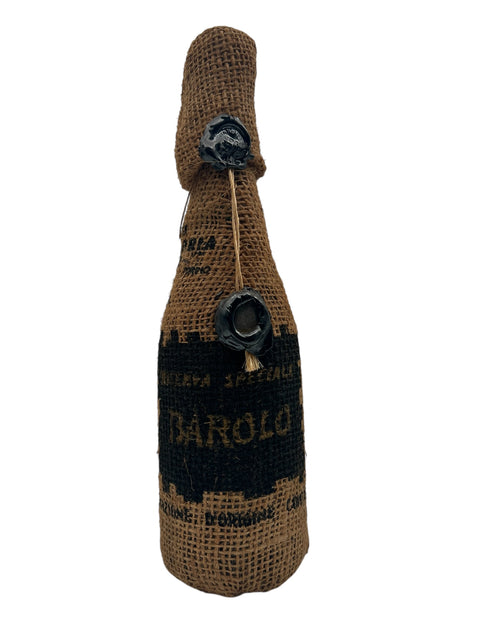 Barolo rött vin från Cantina di Torin, årgång 1970