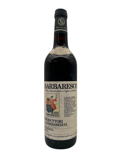 Flaska Barbaresco-vin från Produttori del Barbaresco årgång 2004