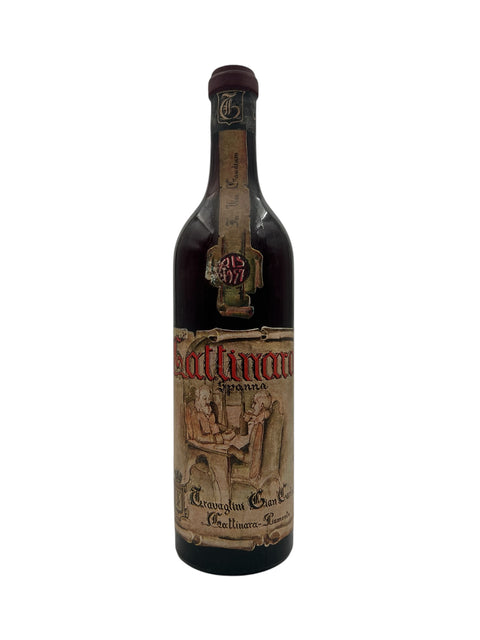 Flaska Gattinara Travaglini rött vin från 1977