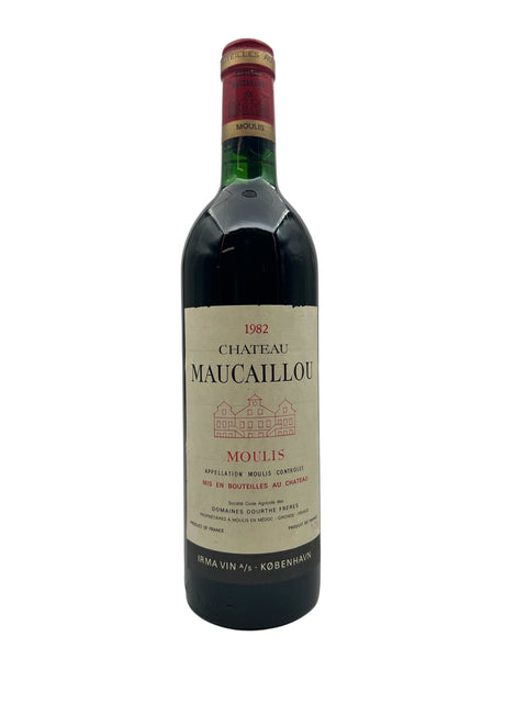 Flaska rött vin från Chateau Maucaillou 1982