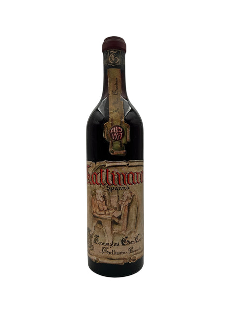 Flaska Gattinara Travaglini rött vin från 1977