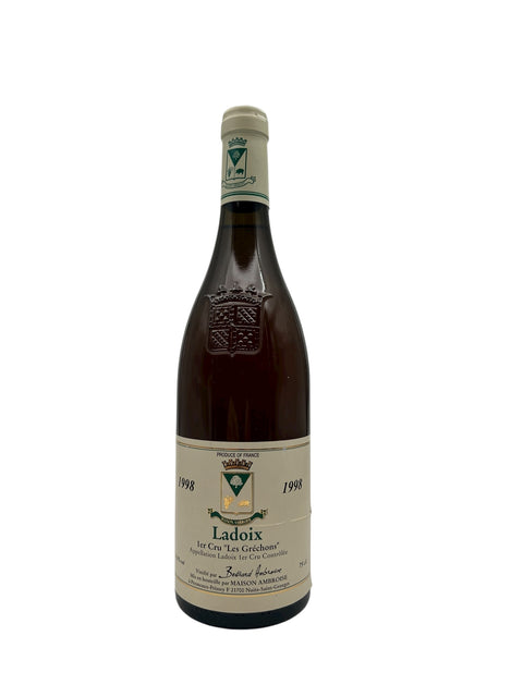 Flaska av Ladoix Bernard Ambroise 1998 med etikettdetaljer