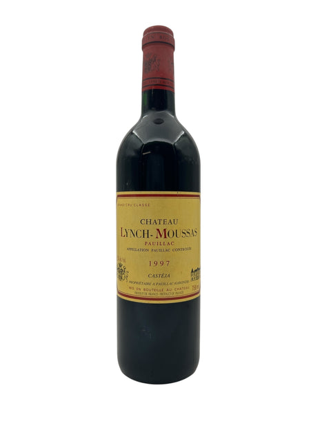 Flaska Chateau Lynch-Moussas rött vin från 1997