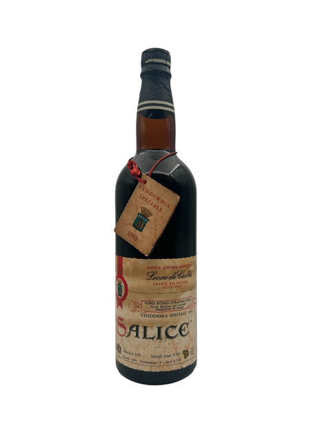 Flaska Salice Leone de Castris rött vin från 1962
