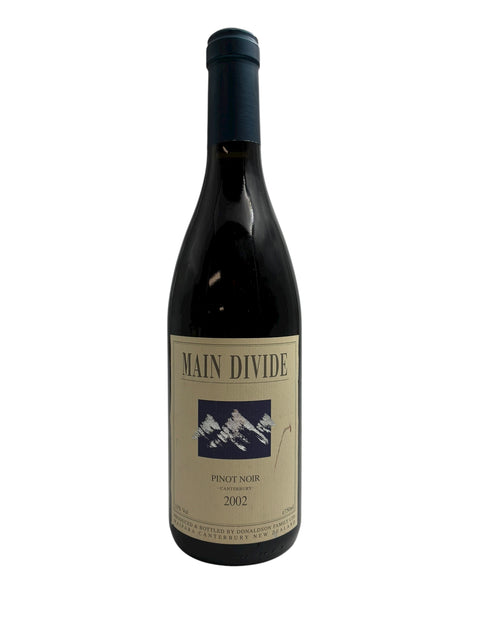 Flaska Main Divide Pinot Noir 2002 rött vin från Canterbury