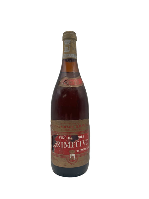 Flaska med Primitivo Cantina Sociale G.B. Petrelli 1974 rött vin