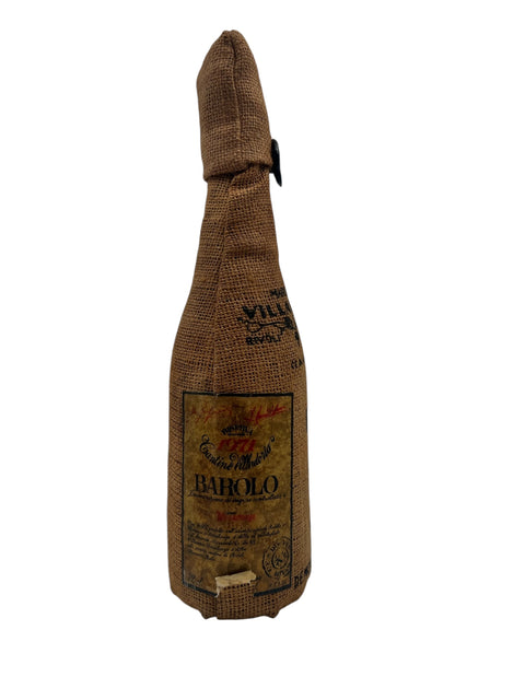Barolo från 1974 från Cantine Madolin inlindad i naturtyg