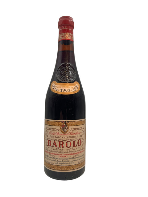 Flaska Barolo Damilano årgång 1967 med ädel årgångsetikett