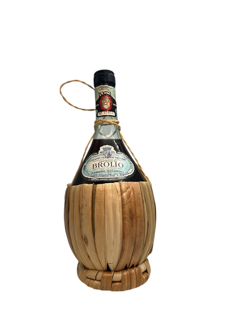 Flaska Chianti Brolio 1978 i traditionell halmkorg