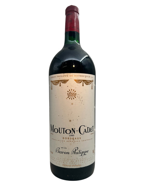 Flaska Mouton Cadet rött vin från 1989