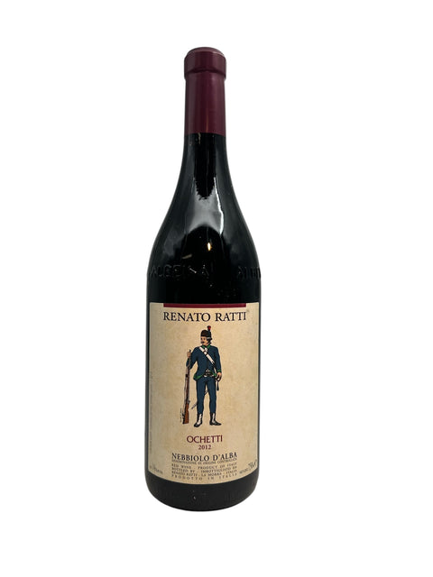 Flaska Ochetti Renato Ratti 2012 Nebbiolo d'Alba rött vin