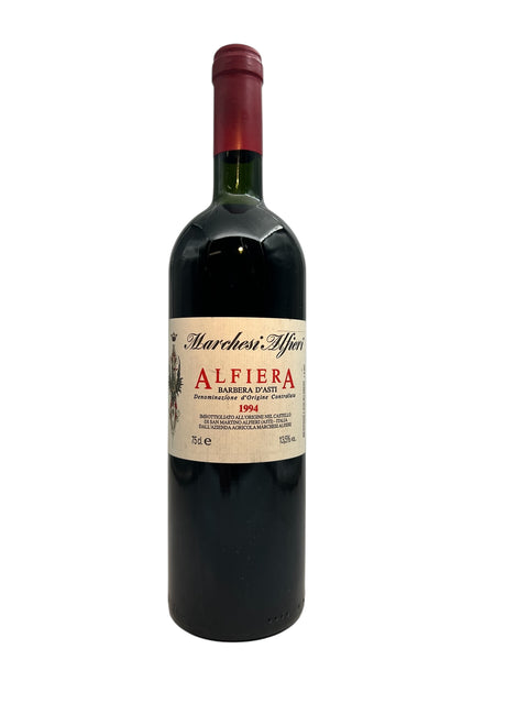 Flaska Alfiera rött vin från Marchesi Alfieri 1994