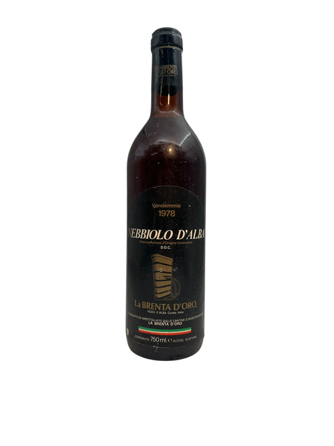 Flaska Nebbiolo d'Alba La Brenta d'Oro 1978 rött vin