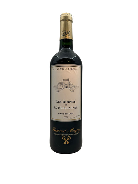 Flaska Les Douves La Tour Carnet 2009 rött vin från Bernard Magrez