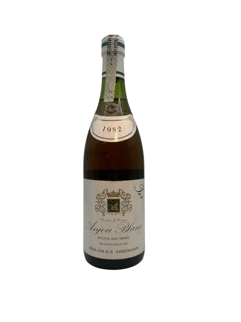 Flaska Anjou Blanc från 1982 buteljerad av Irma Vin A/S