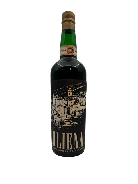 Flaska Oliena rött vin 1966 från Cantina Sociale