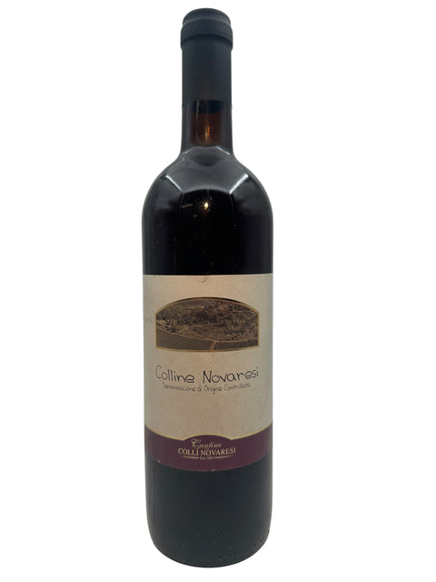 Flaska rött vin från Cantine Colli Novaresi