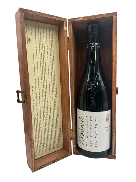 Barolo rött vin från årgång 1999 i trälåda