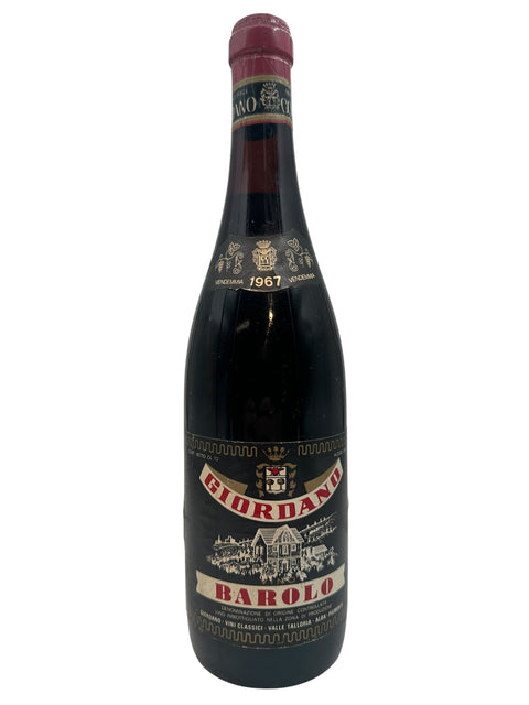 Flaska Barolo Giordano 1967 med etikettdetaljer